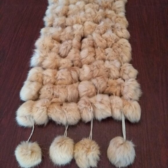 Genuine Rabbit Fur Pom Pom Scarf. Pretty light Tan Color. NWOT. Never Worn - Picture 2 of 3